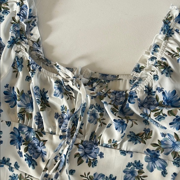 Floral Blue and White Midi Dress- M - Picture 4 of 9